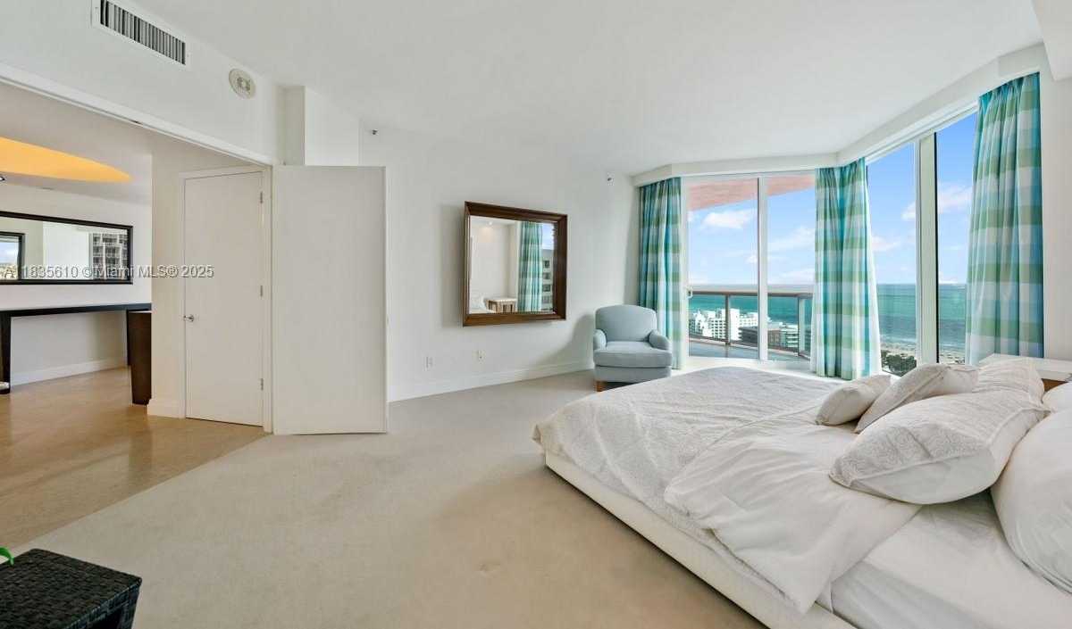 Small Image of 300 SOUTH POINTE DR #2305, Miami Beach Number 10