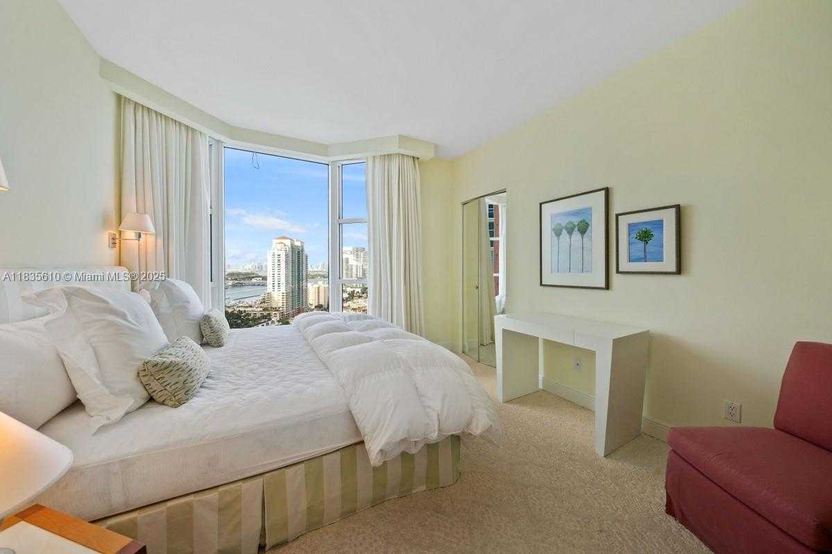Small Image of 300 SOUTH POINTE DR #2305, Miami Beach Number 12