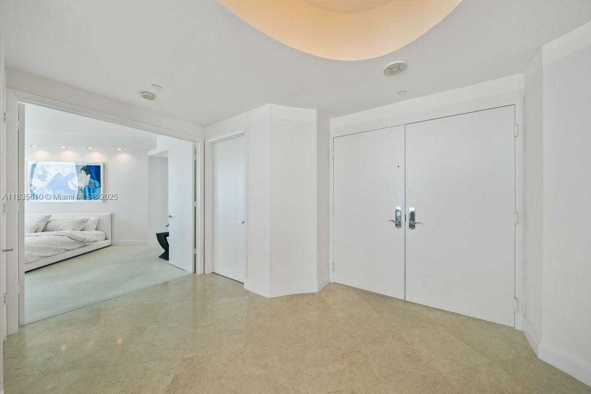 Small Image of 300 SOUTH POINTE DR #2305, Miami Beach Number 18