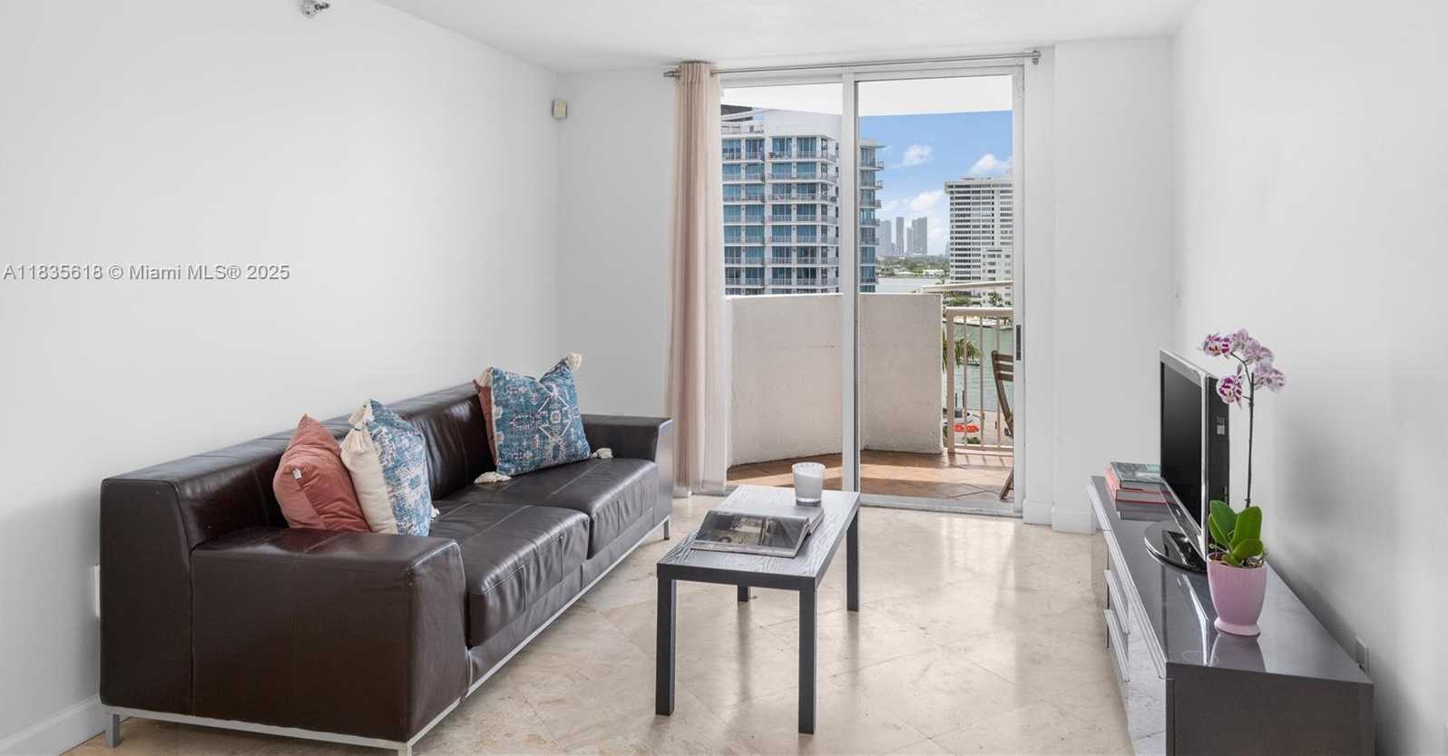Small Image of 1621 BAY RD #906, Miami Beach Number 10