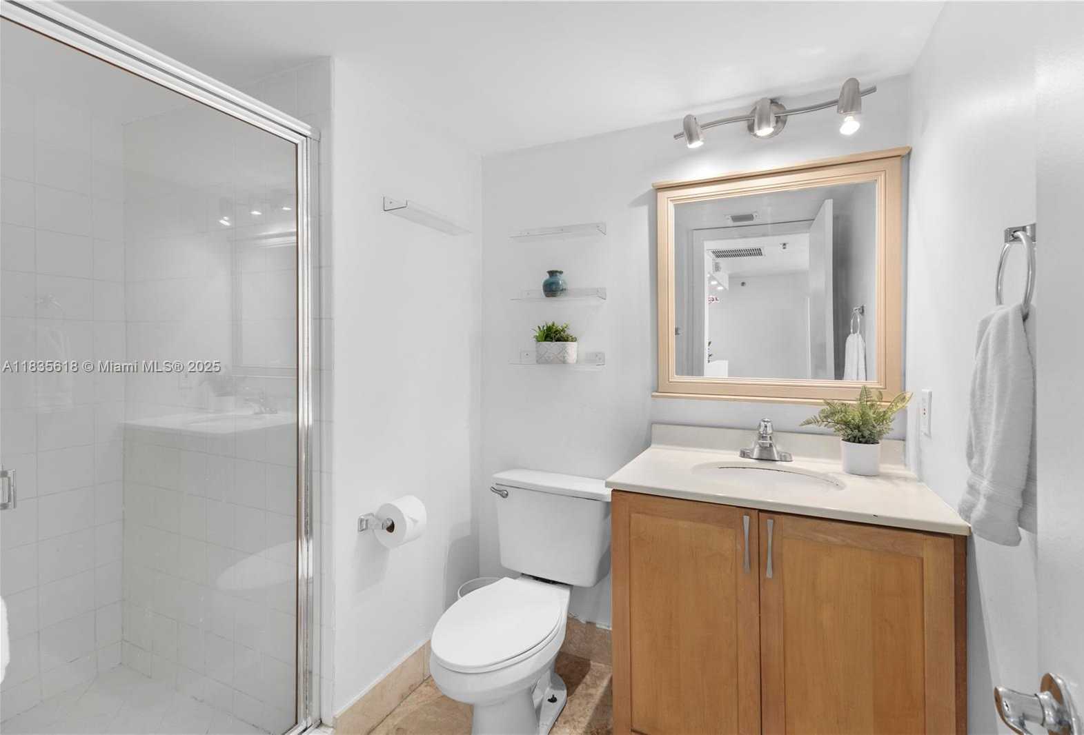 Small Image of 1621 BAY RD #906, Miami Beach Number 13