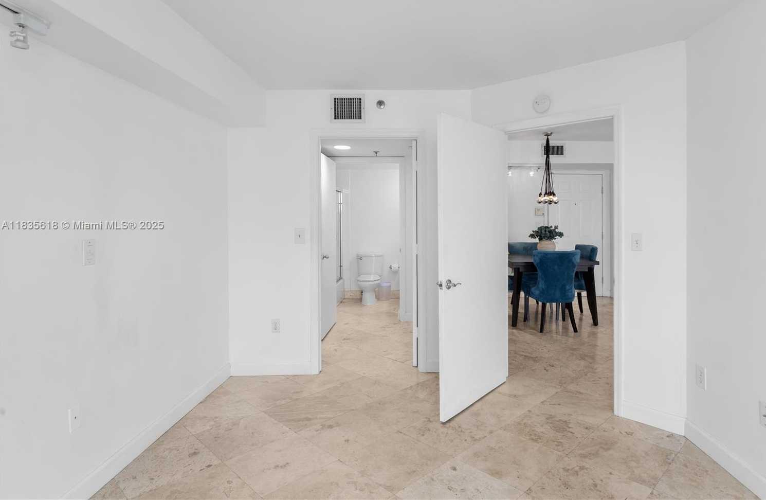 Small Image of 1621 BAY RD #906, Miami Beach Number 15