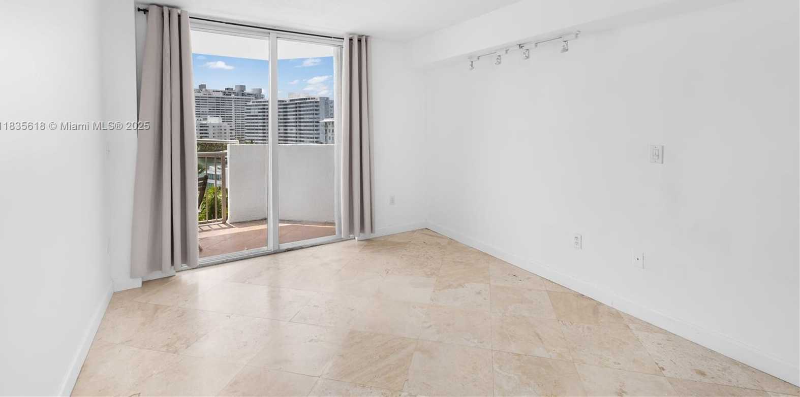 Small Image of 1621 BAY RD #906, Miami Beach Number 16