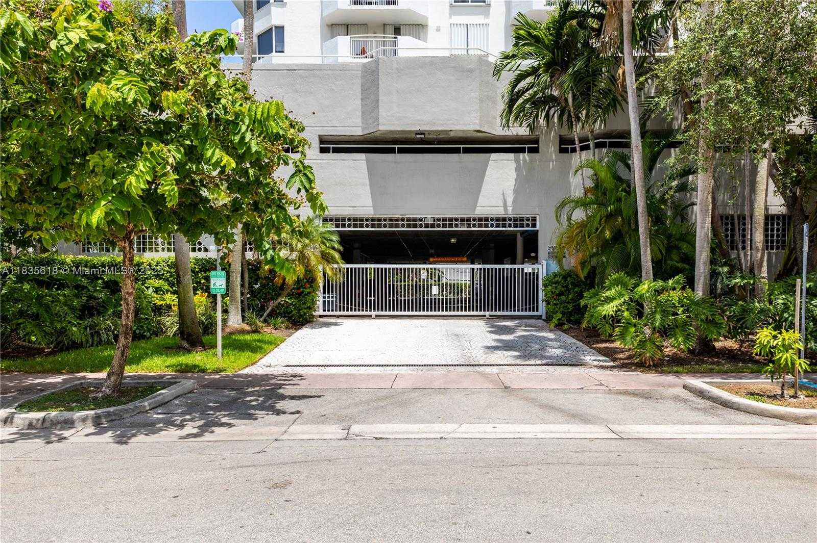 Small Image of 1621 BAY RD #906, Miami Beach Number 27