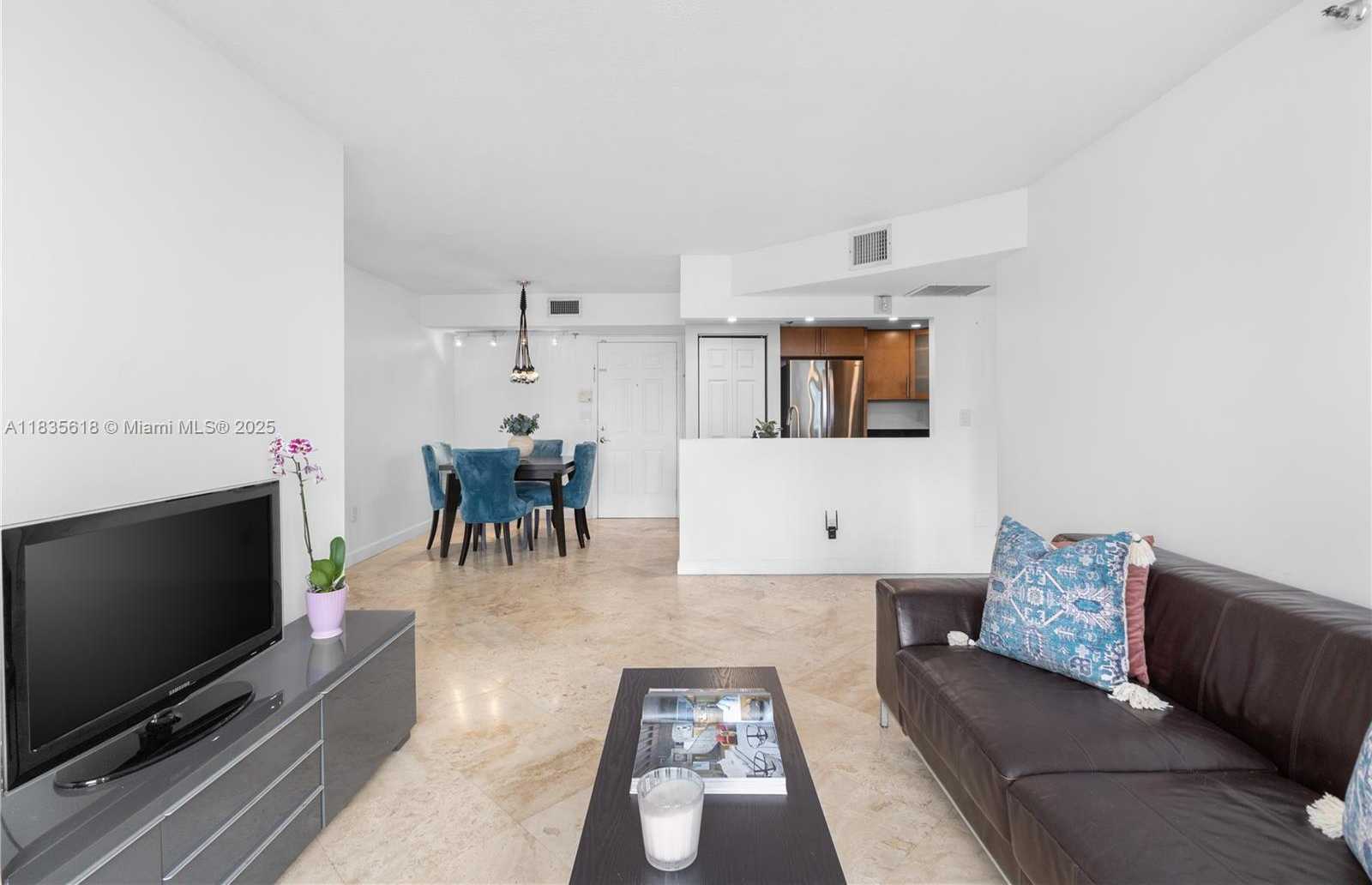 Small Image of 1621 BAY RD #906, Miami Beach Number 5
