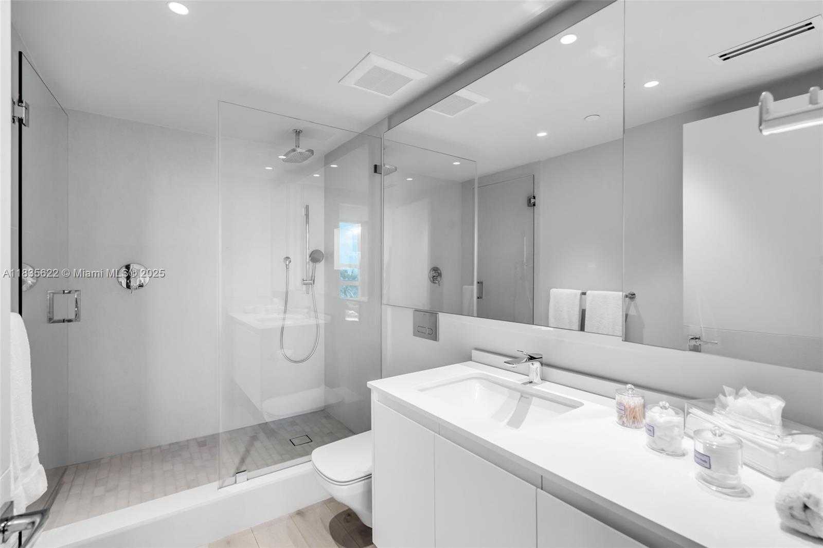 Small Image of 430 GRAND BAY DR #608, Key Biscayne Number 27
