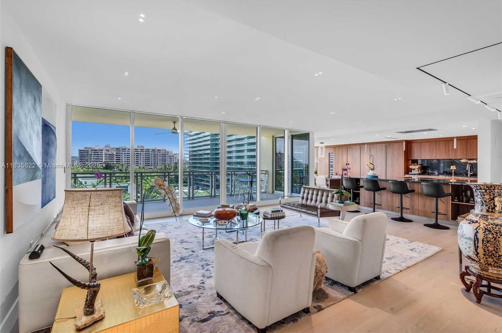 Small Image of 430 GRAND BAY DR #608, Key Biscayne Number 3