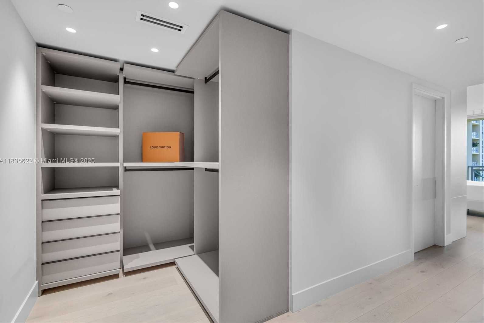 Small Image of 430 GRAND BAY DR #608, Key Biscayne Number 31