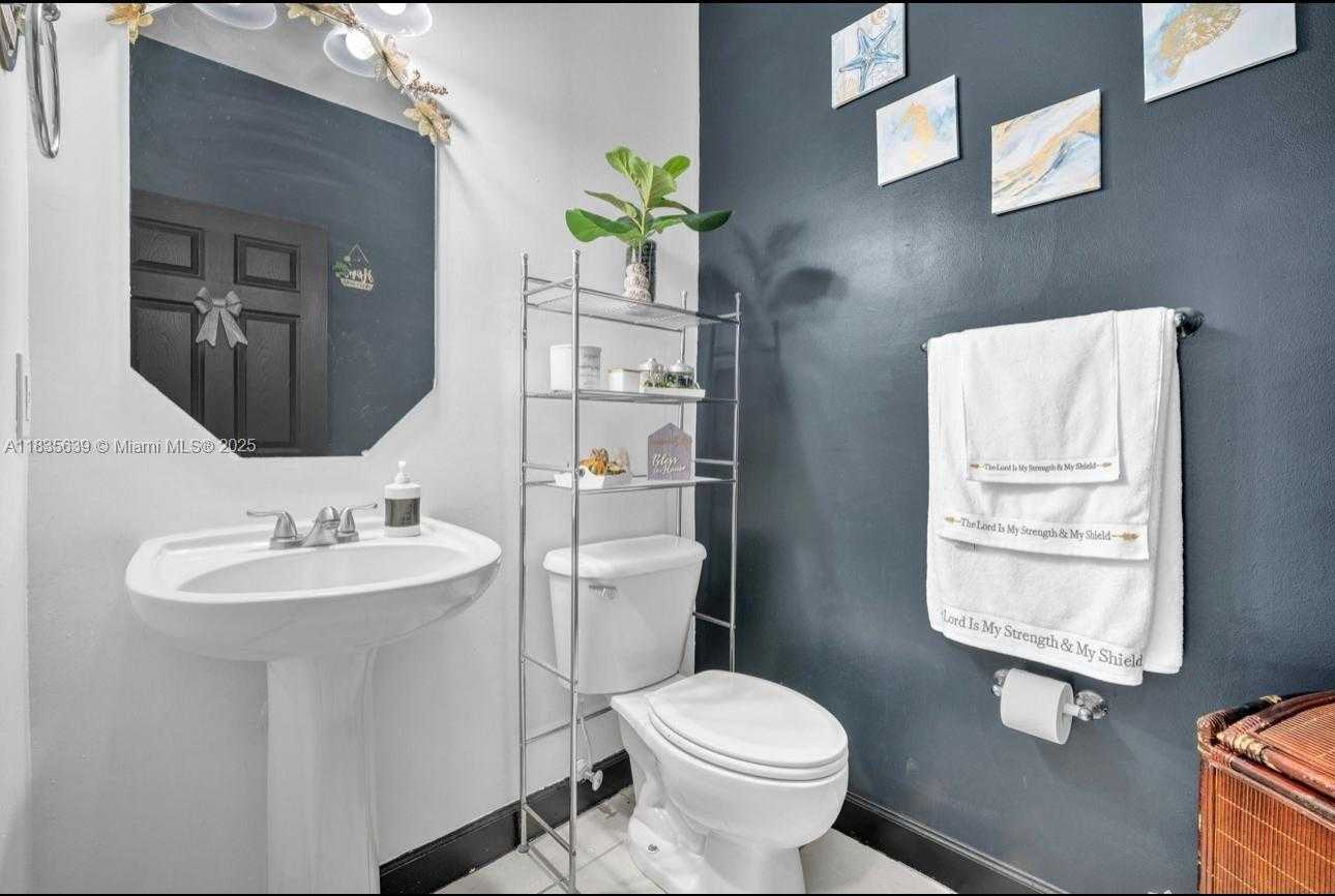 Small Image of 22917 SOUTH WEST 112TH CT, Miami Number 13