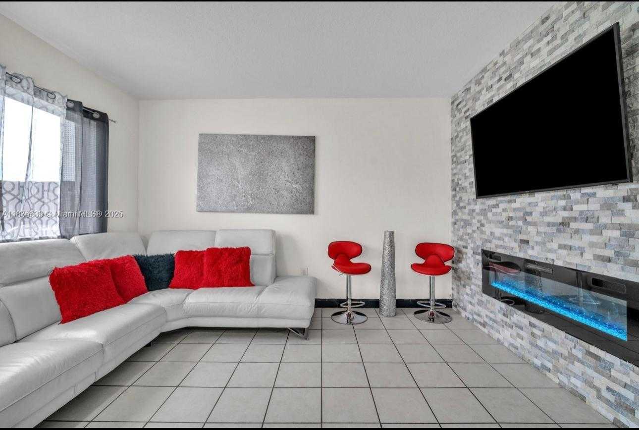 Small Image of 22917 SOUTH WEST 112TH CT, Miami Number 3