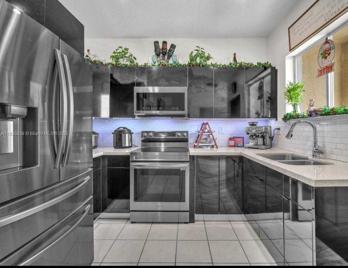 Small Image of 22917 SOUTH WEST 112TH CT, Miami Number 6