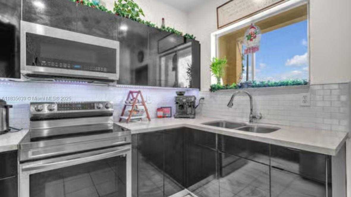 Small Image of 22917 SOUTH WEST 112TH CT, Miami Number 8