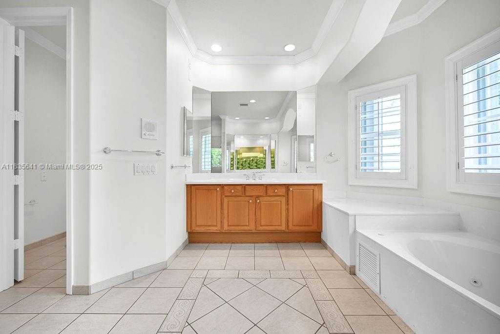 Small Image of 11233 NORTH WEST 71ST TER, Doral Number 12