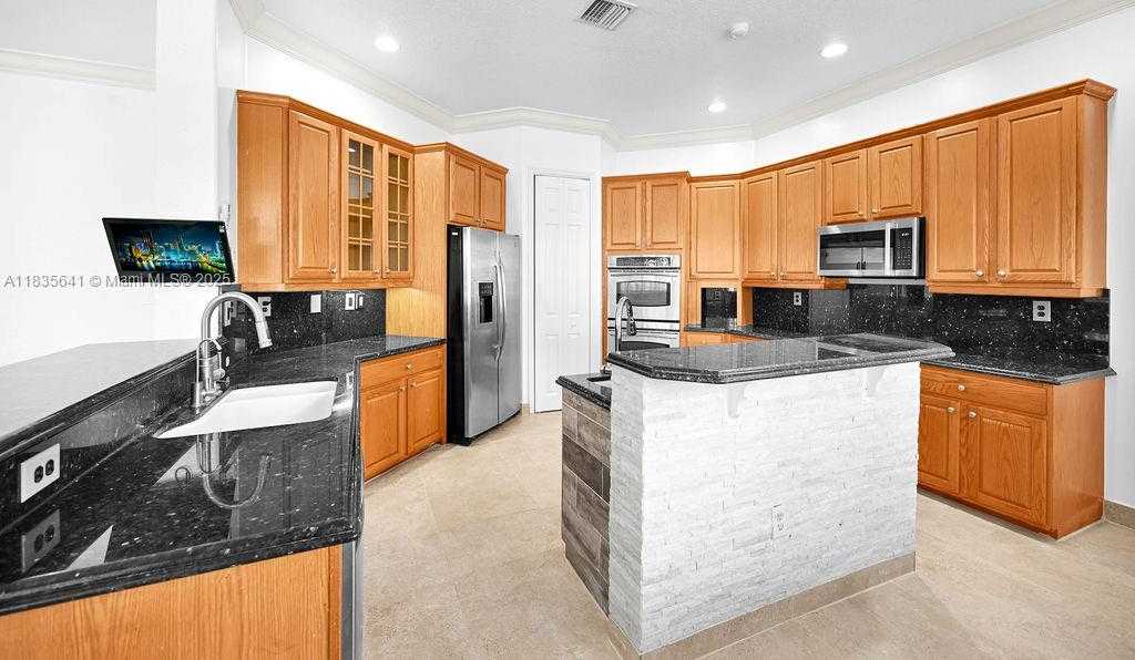 Small Image of 11233 NORTH WEST 71ST TER, Doral Number 4