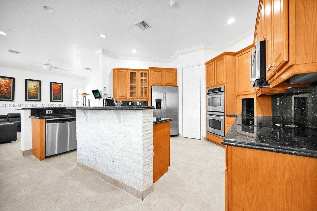 Small Image of 11233 NORTH WEST 71ST TER, Doral Number 5