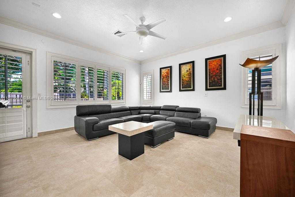 Small Image of 11233 NORTH WEST 71ST TER, Doral Number 8