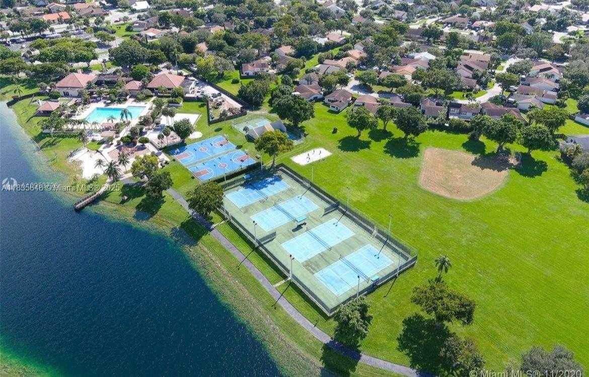 Small Image of Miami Number 12