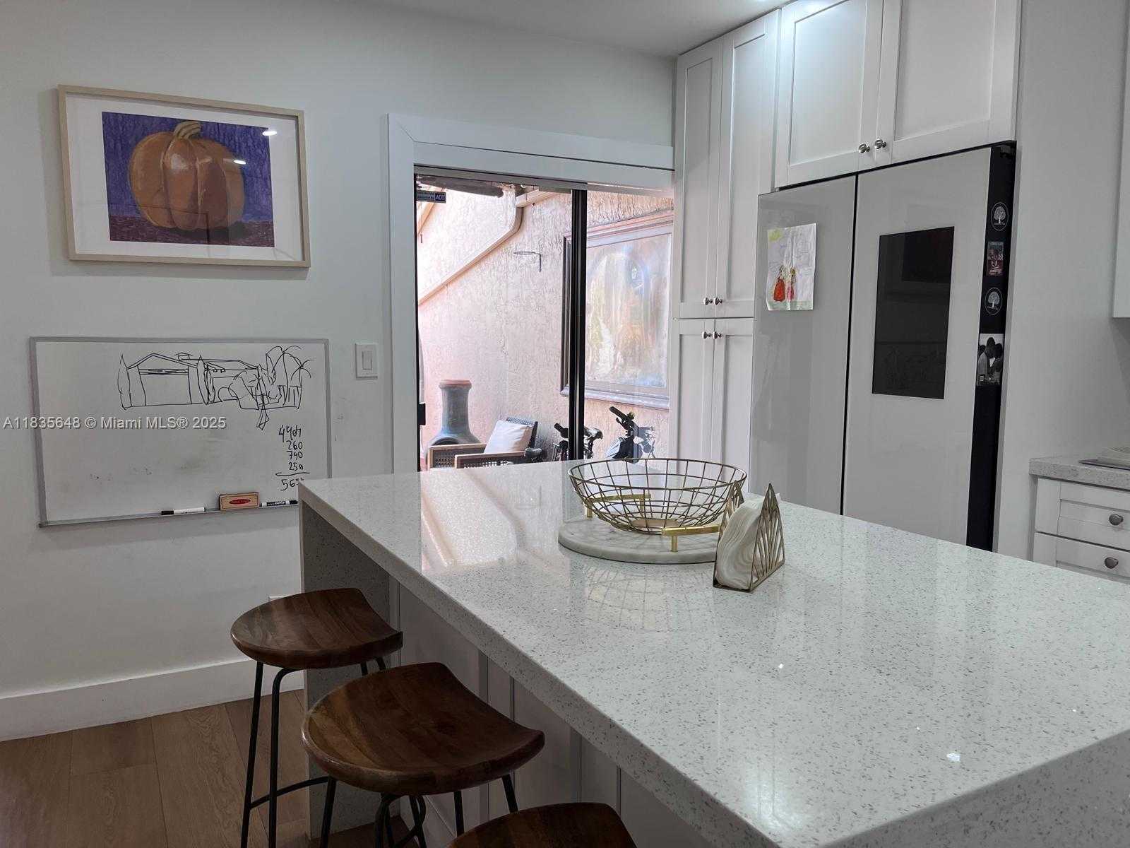 Small Image of Miami Number 4