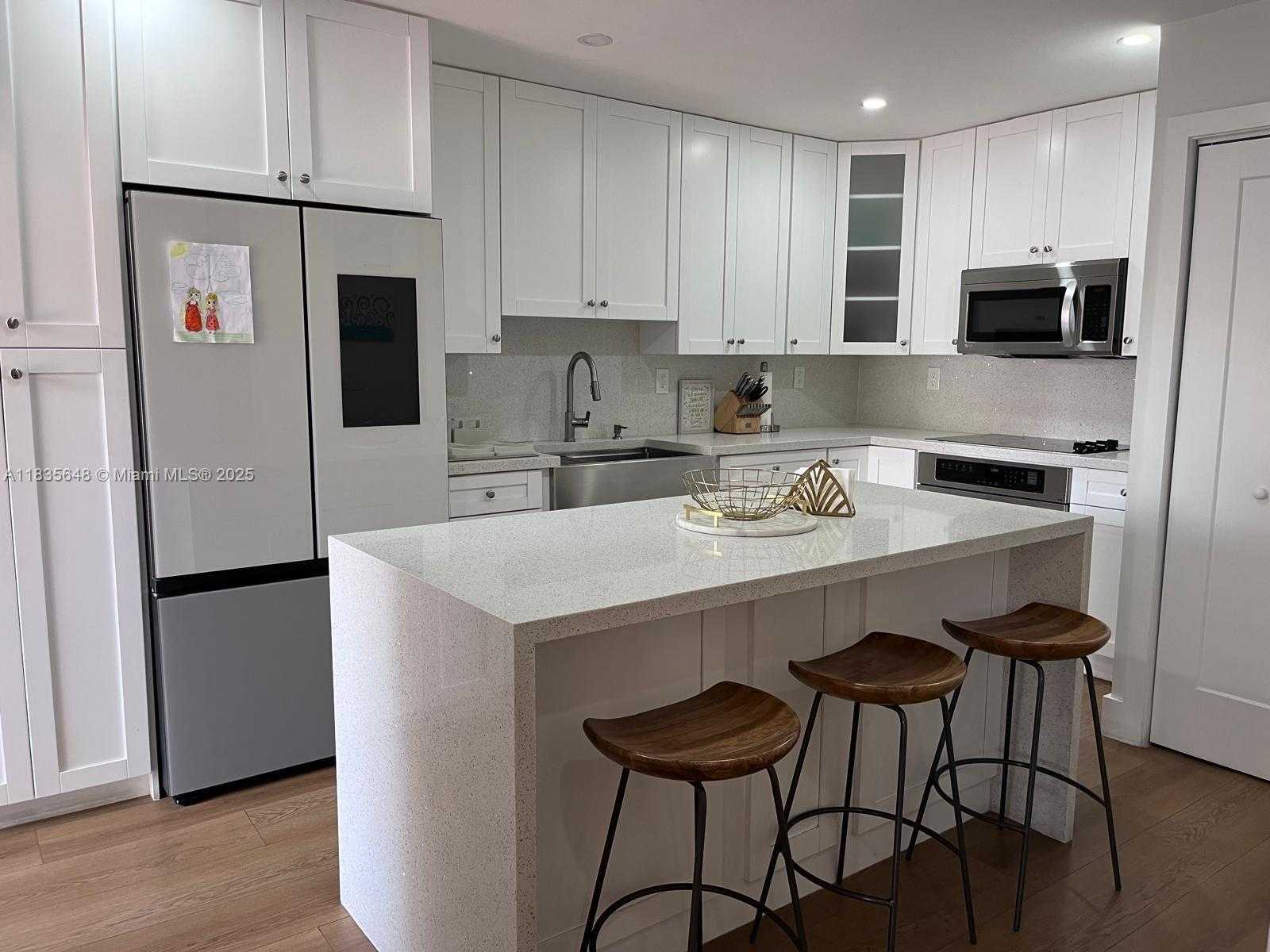 Small Image of Miami Number 7
