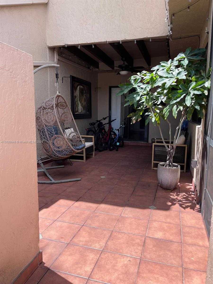 Small Image of Miami Number 9