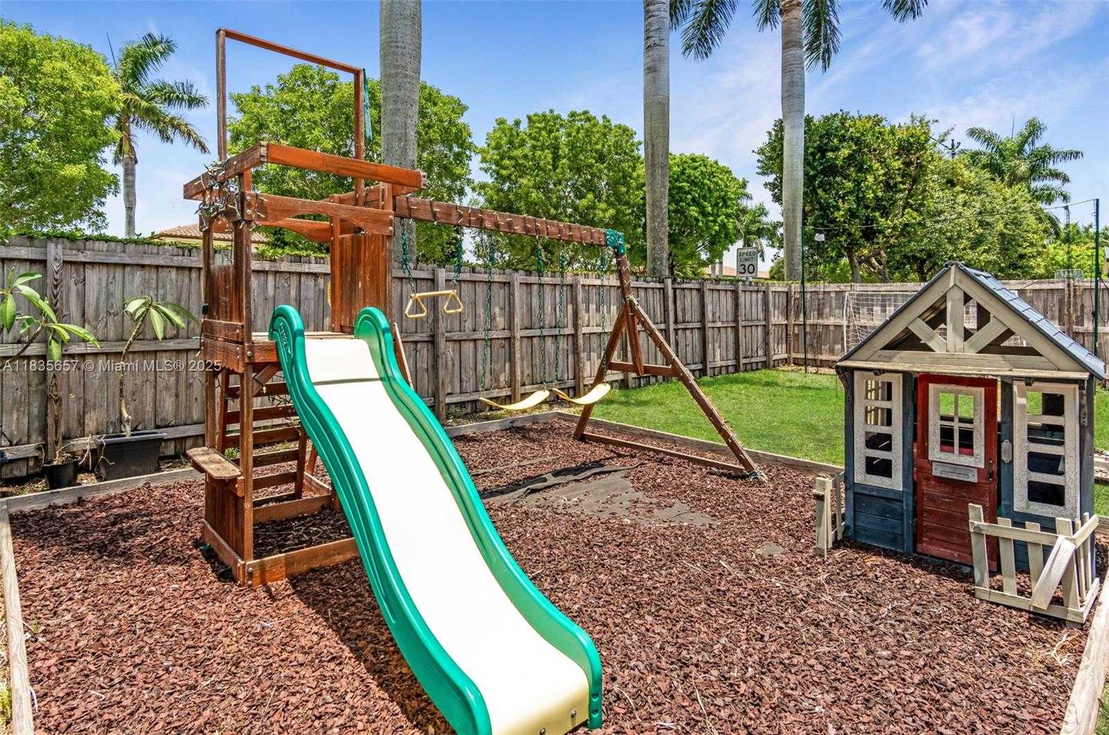 Small Image of 724 SOUTH EAST 37TH AVE, Homestead Number 8
