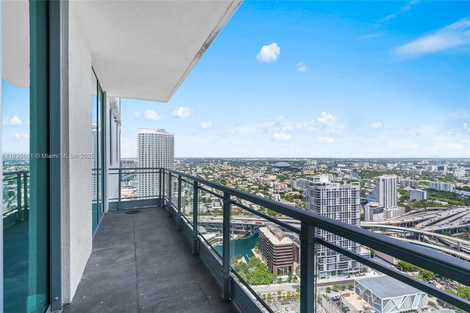 Small Image of 92 SOUTH WEST 3RD ST #5206, Miami Number 27