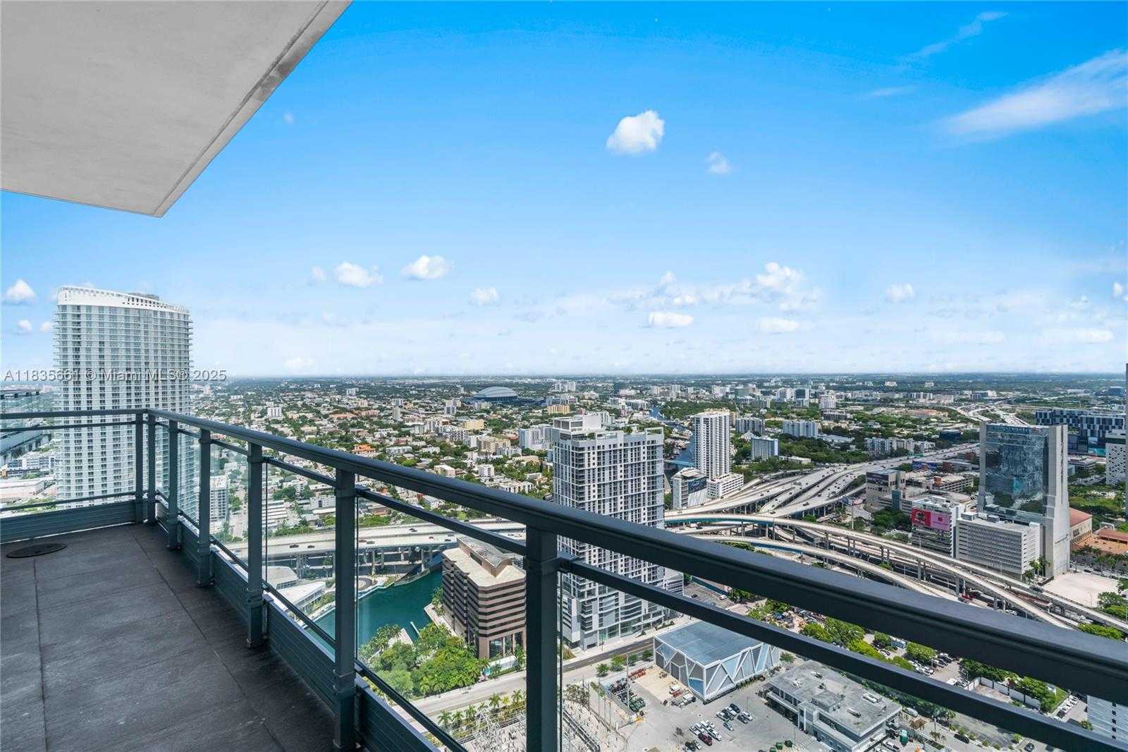 Small Image of 92 SOUTH WEST 3RD ST #5206, Miami Number 28