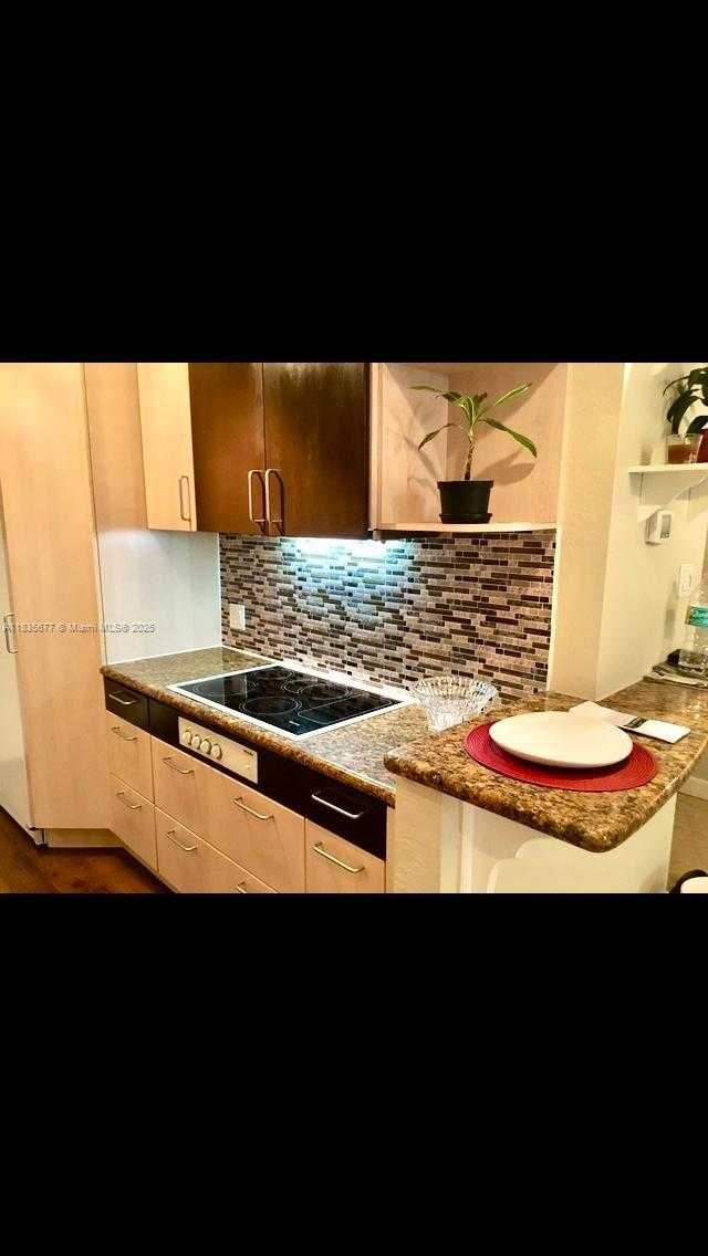 Small Image of 5401 COLLINS AVE #614, Miami Beach Number 18