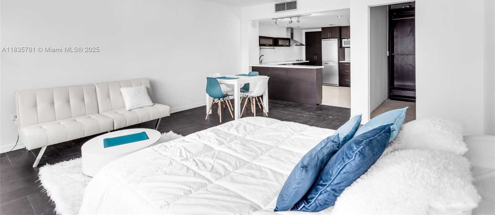 Small Image of 801 BRICKELL BAY DR #1069, Miami Number 12