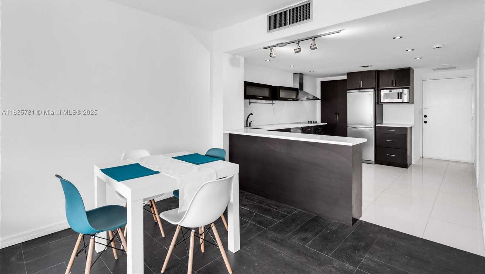 Small Image of 801 BRICKELL BAY DR #1069, Miami Number 14