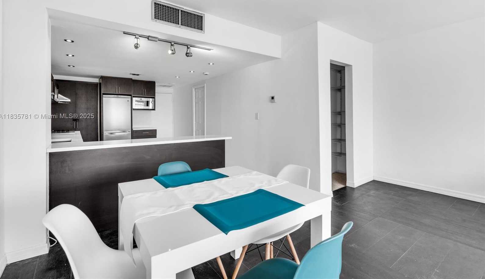 Small Image of 801 BRICKELL BAY DR #1069, Miami Number 15
