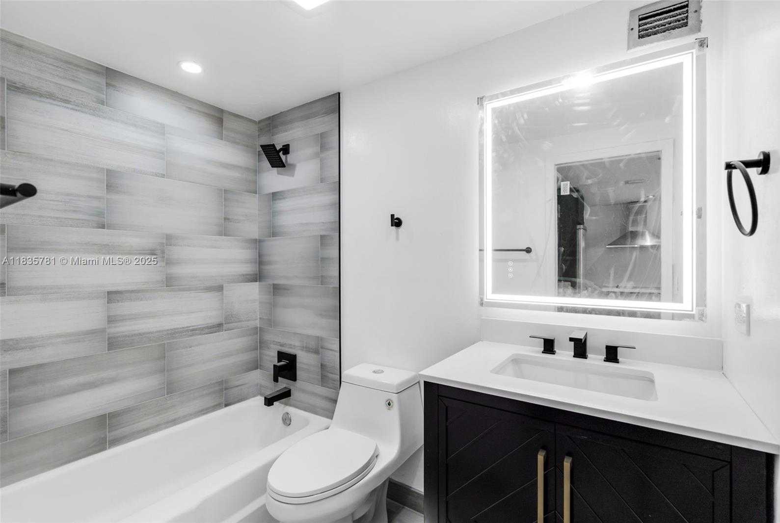 Small Image of 801 BRICKELL BAY DR #1069, Miami Number 17