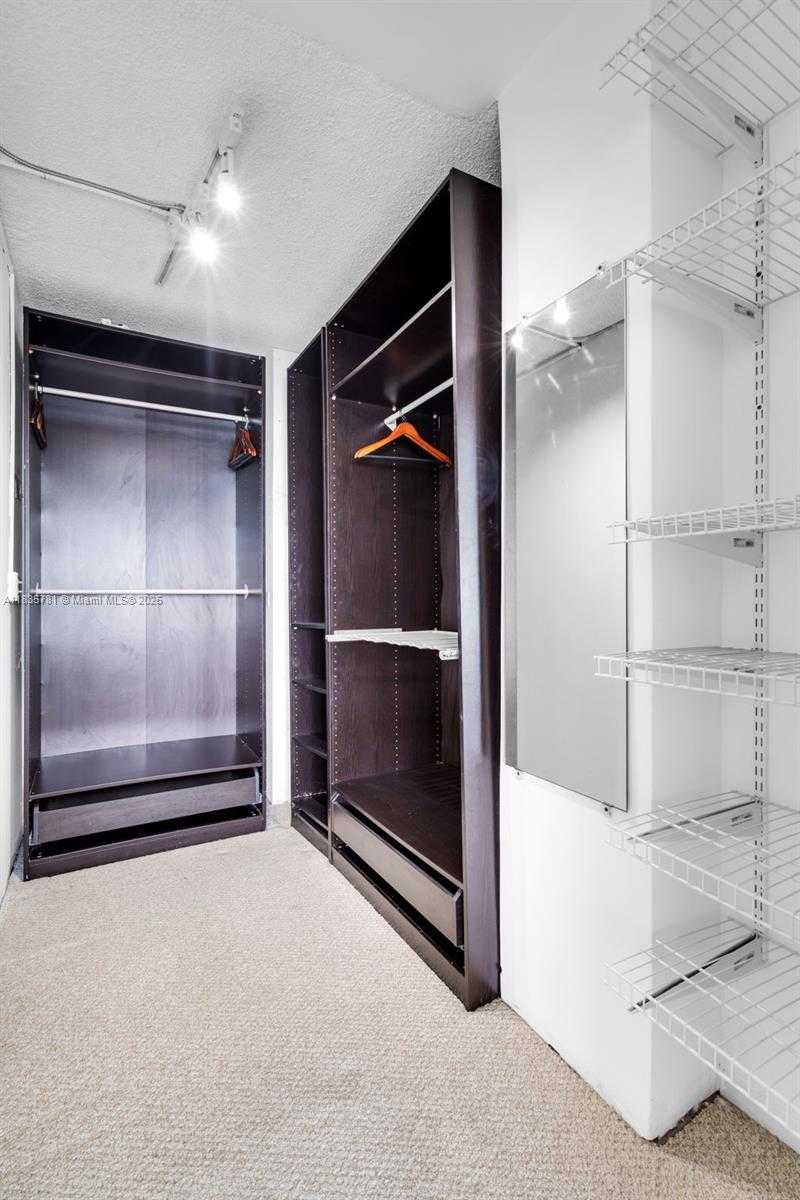 Small Image of 801 BRICKELL BAY DR #1069, Miami Number 18