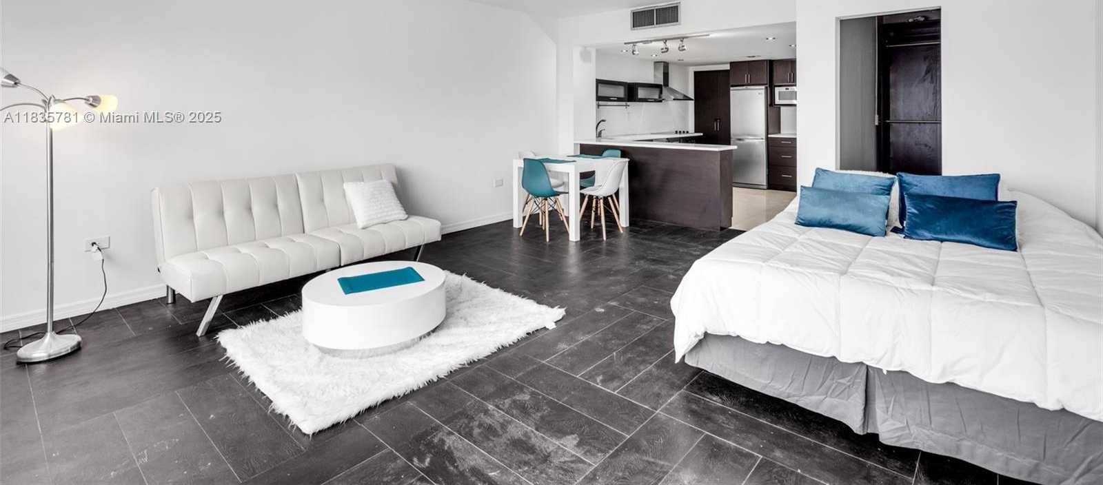 Small Image of 801 BRICKELL BAY DR #1069, Miami Number 3