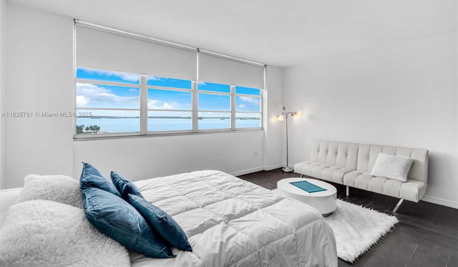 Small Image of 801 BRICKELL BAY DR #1069, Miami Number 4