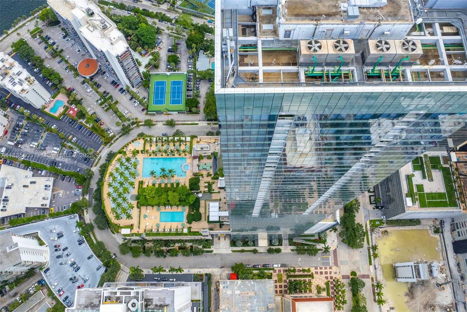 Small Image of 1425 BRICKELL AVE #58E, Miami Number 57