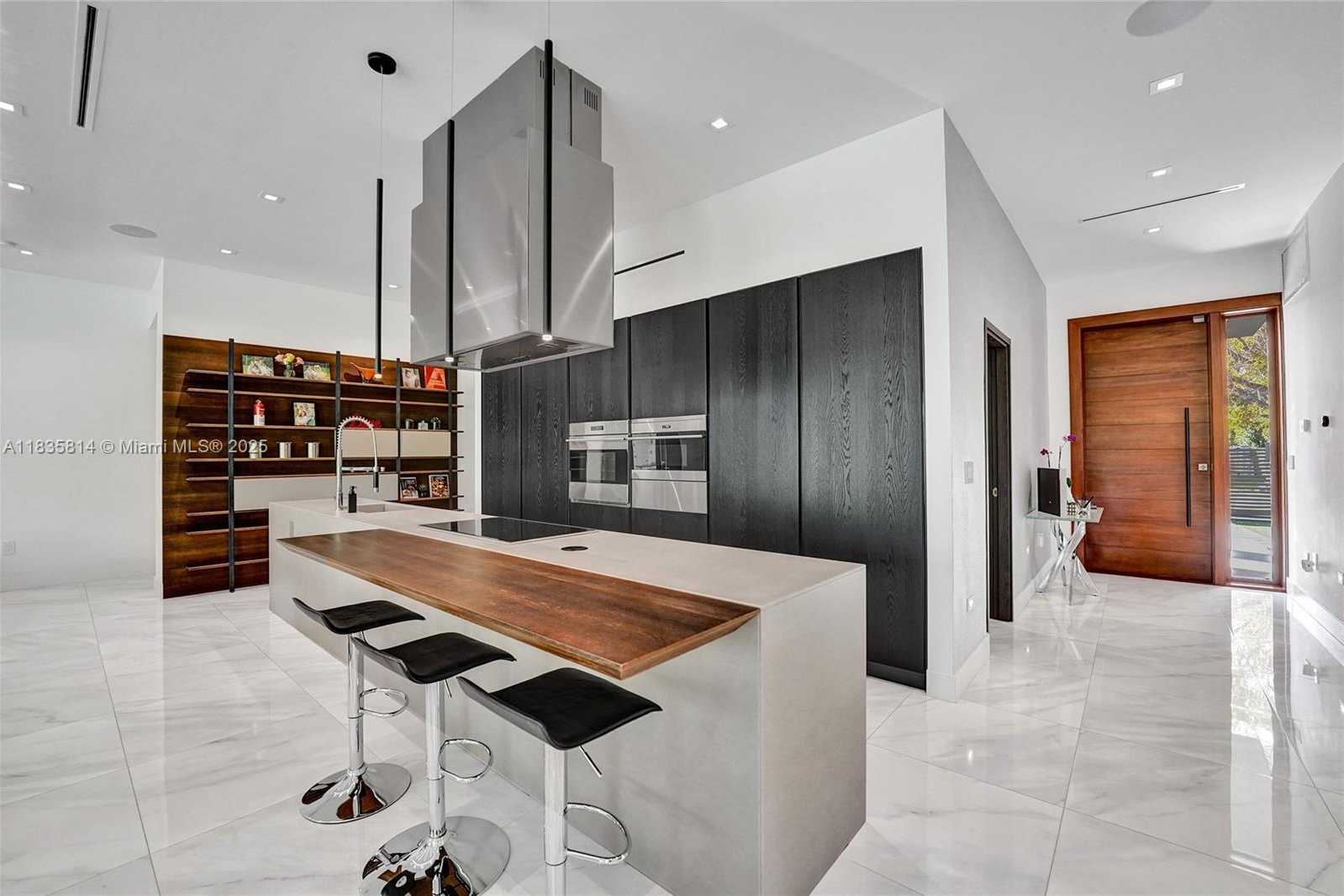 Small Image of 2441 NORTH EAST 200TH ST #., Miami Number 19