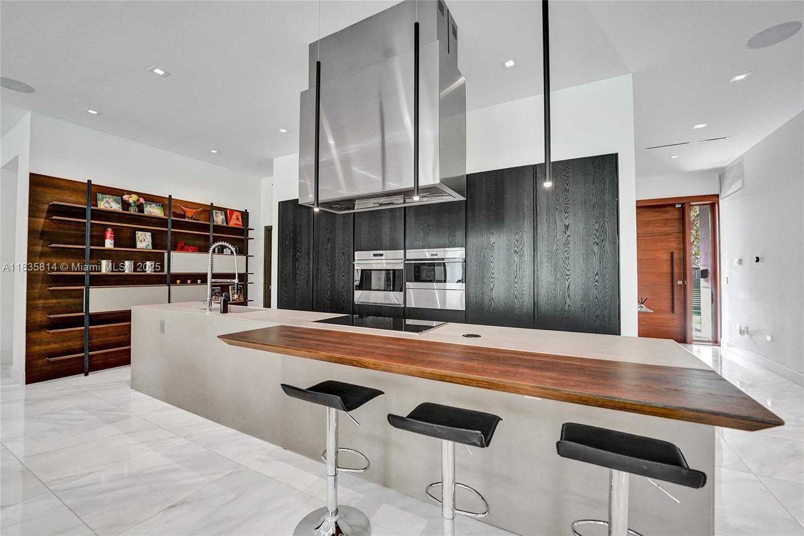 Small Image of 2441 NORTH EAST 200TH ST #., Miami Number 22