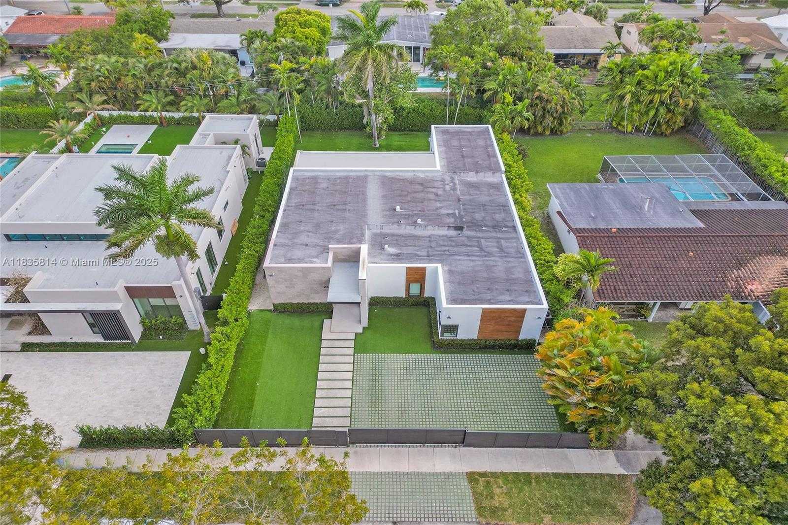 Small Image of 2441 NORTH EAST 200TH ST #., Miami Number 3
