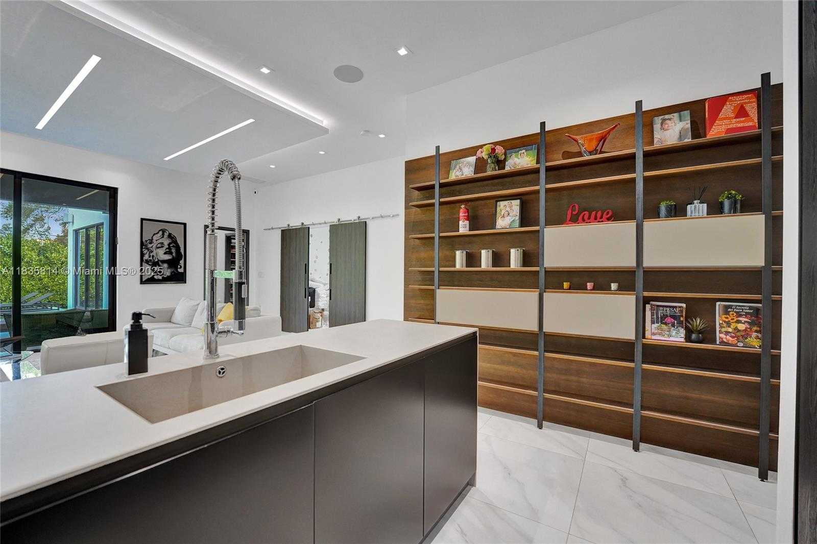 Small Image of 2441 NORTH EAST 200TH ST #., Miami Number 39