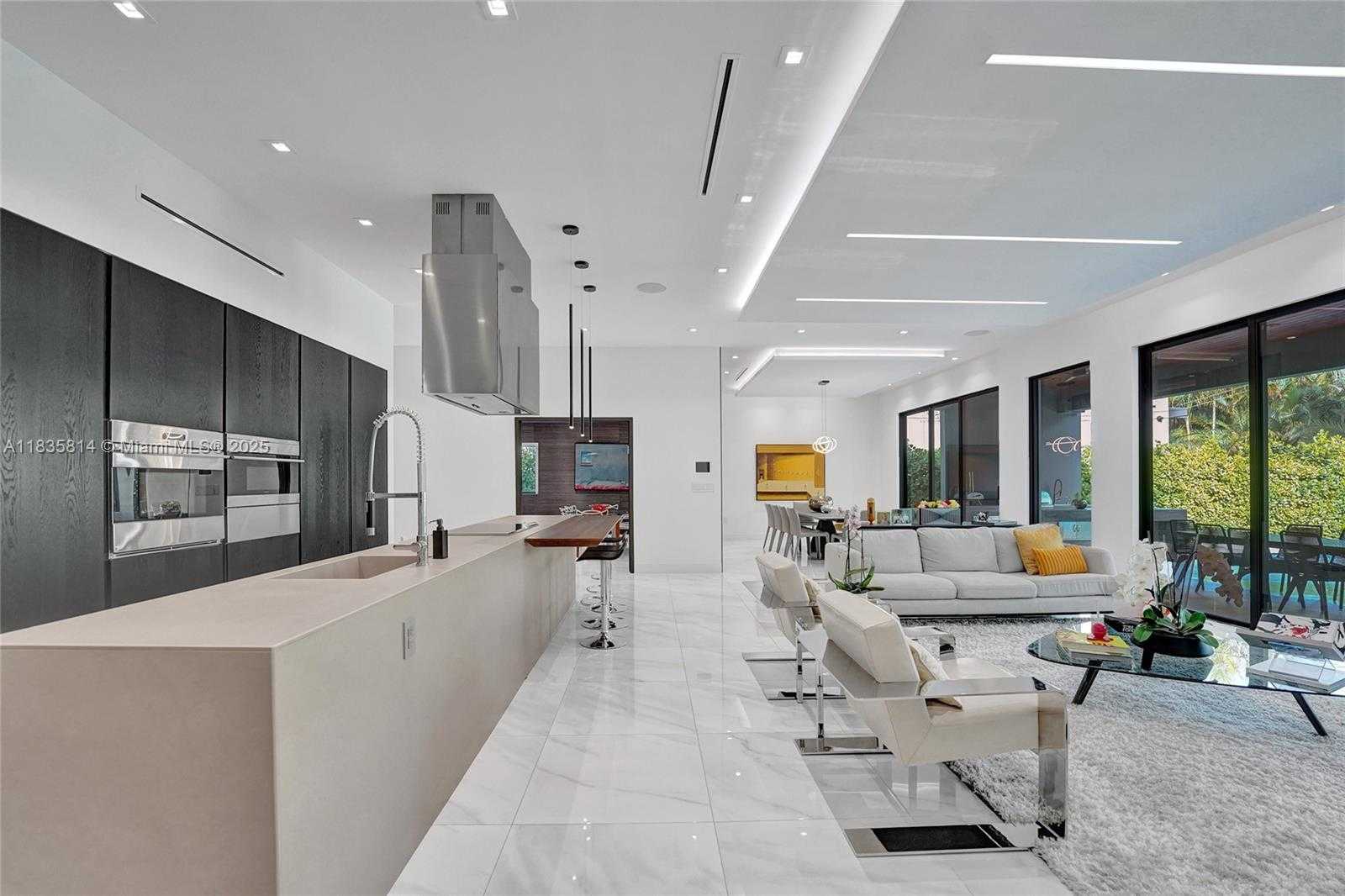Small Image of 2441 NORTH EAST 200TH ST #., Miami Number 41