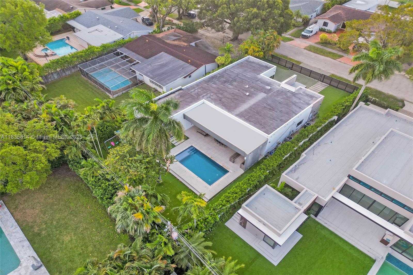 Small Image of 2441 NORTH EAST 200TH ST #., Miami Number 6