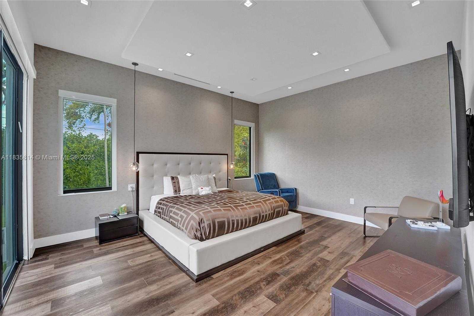 Small Image of 2441 NORTH EAST 200TH ST #., Miami Number 63