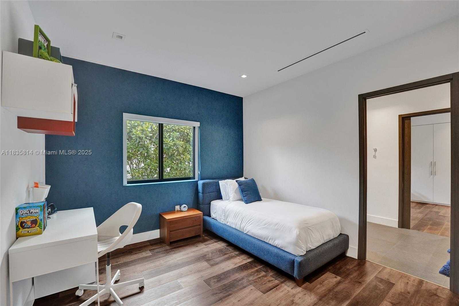Small Image of 2441 NORTH EAST 200TH ST #., Miami Number 68
