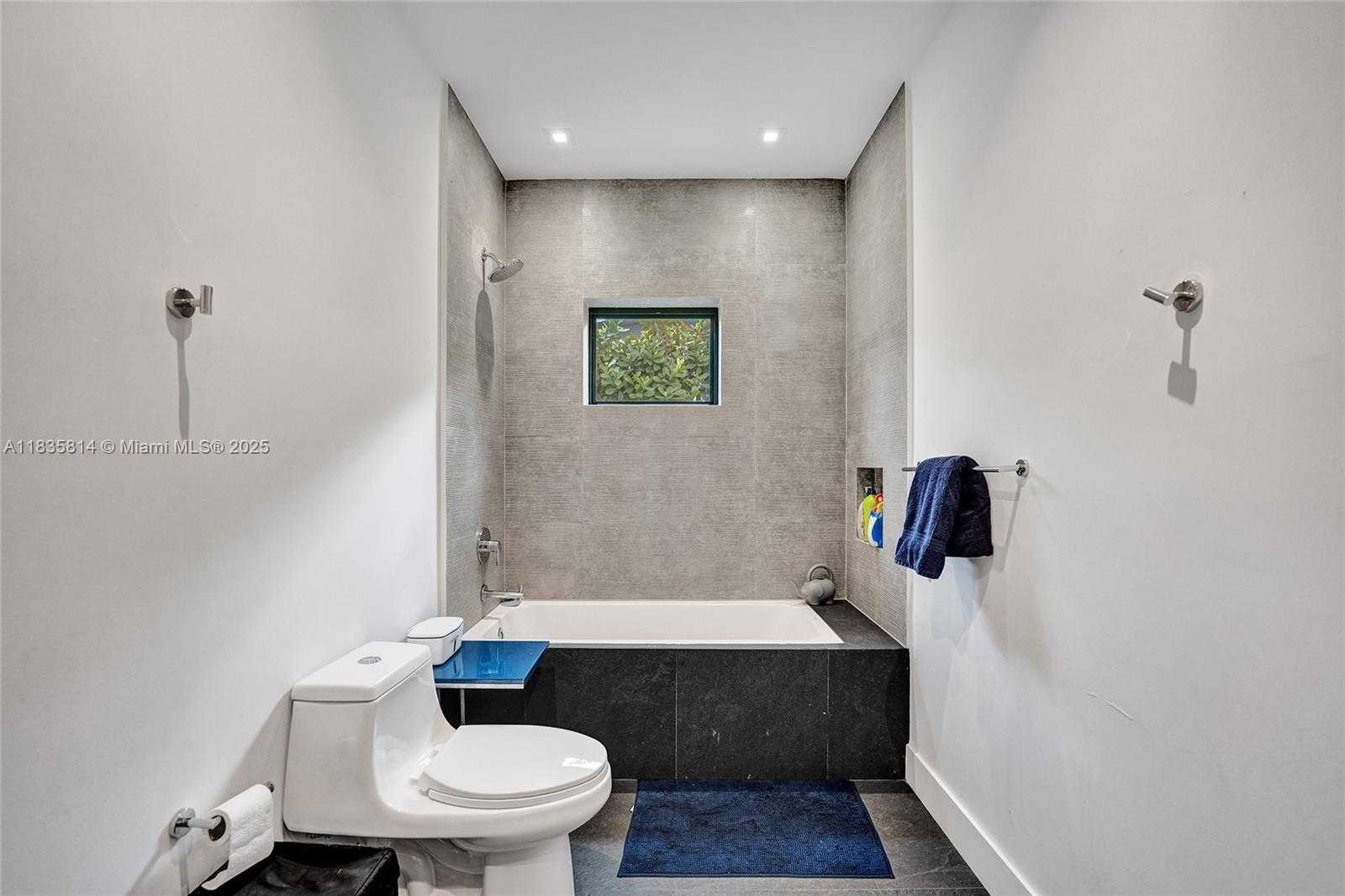 Small Image of 2441 NORTH EAST 200TH ST #., Miami Number 70