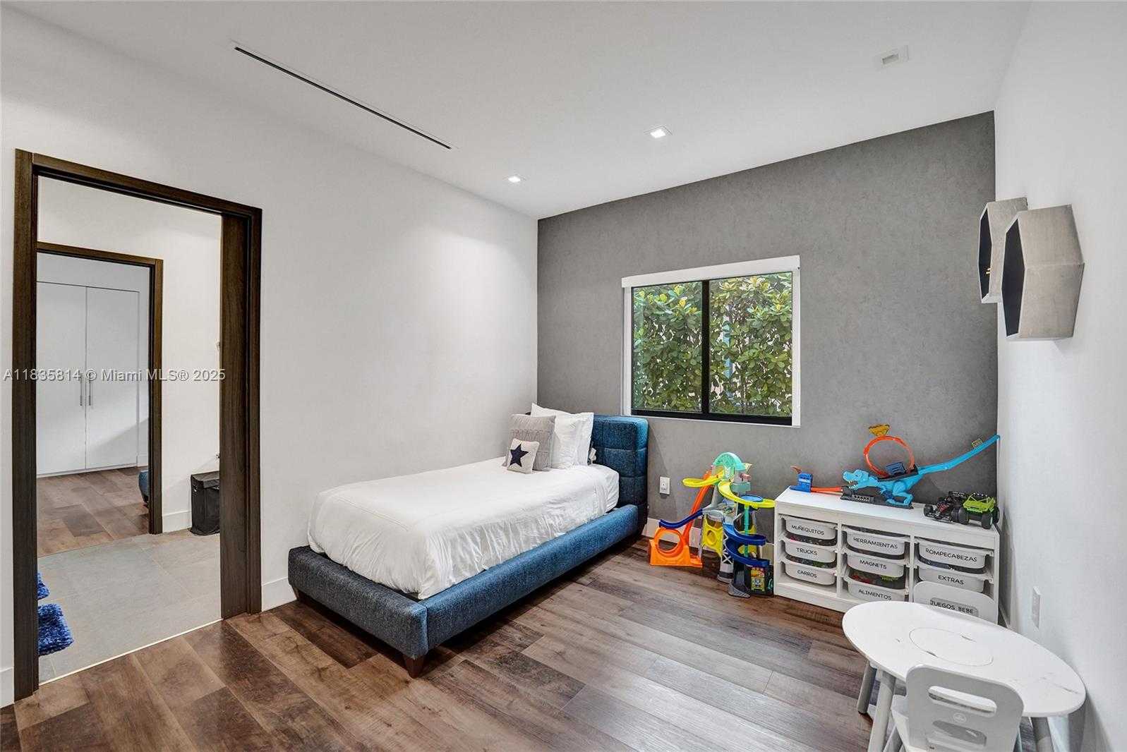 Small Image of 2441 NORTH EAST 200TH ST #., Miami Number 73