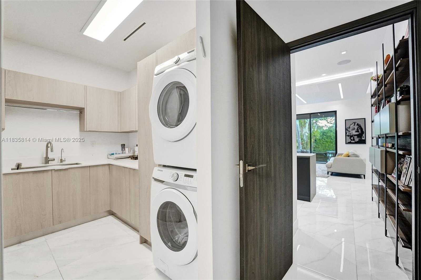 Small Image of 2441 NORTH EAST 200TH ST #., Miami Number 82