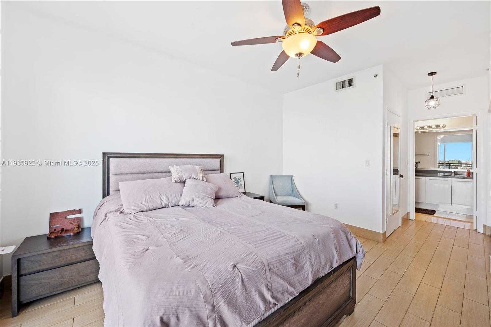 Small Image of 90 SOUTH WEST 3RD ST #2406, Miami Number 15
