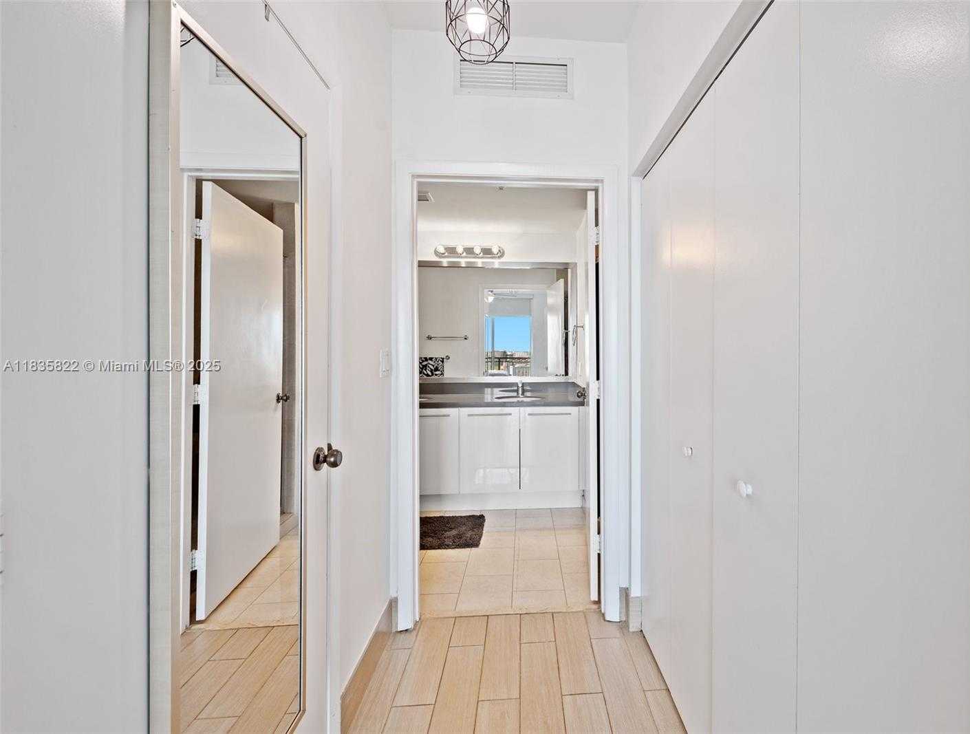 Small Image of 90 SOUTH WEST 3RD ST #2406, Miami Number 16