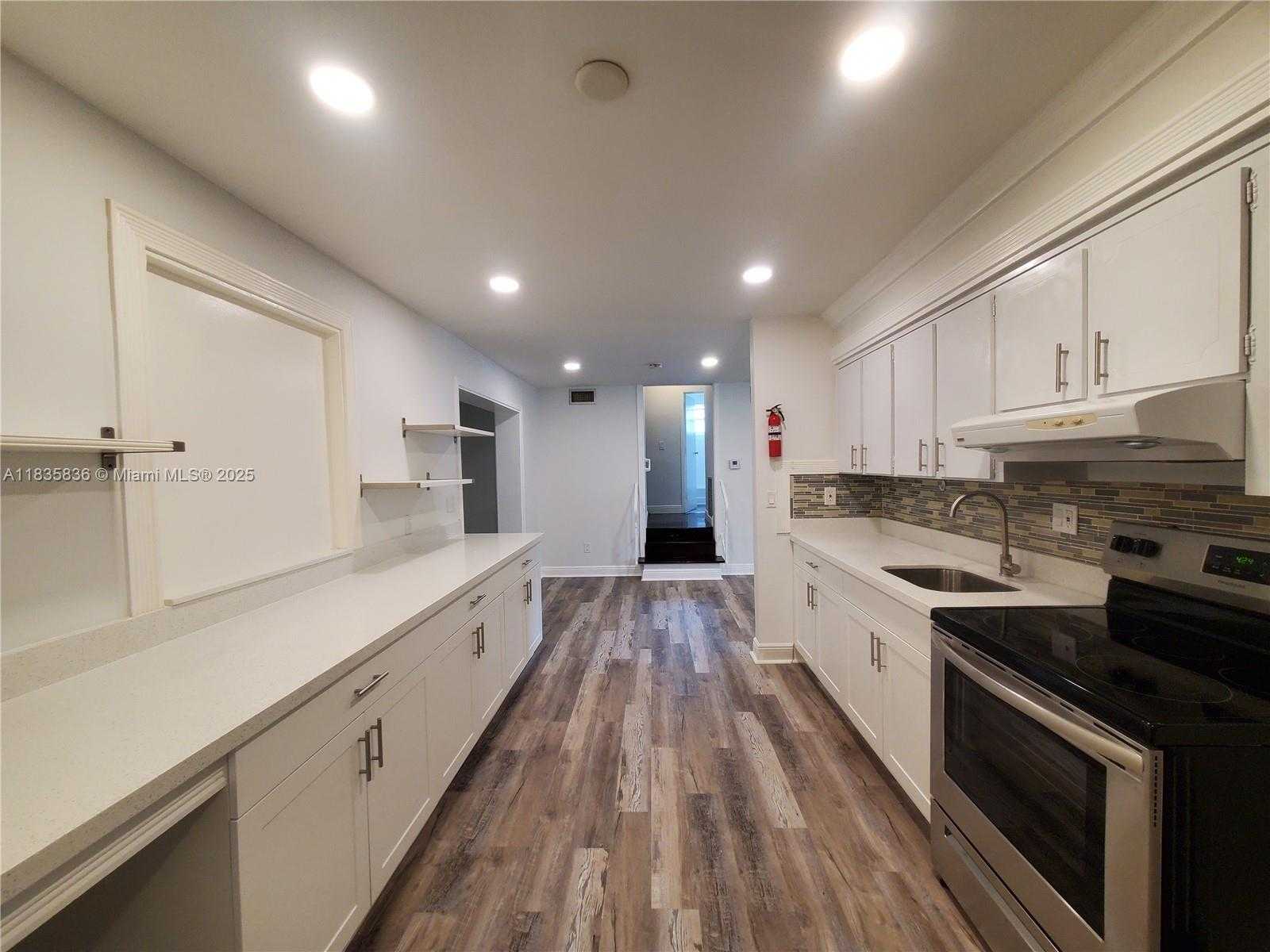 Small Image of 126 NORTH WEST 8TH AVE #1, Hallandale Beach Number 3